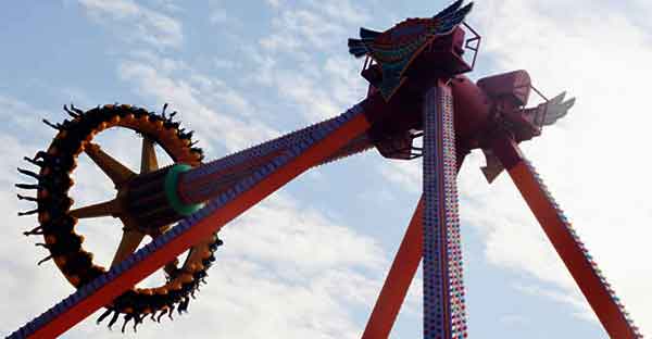 Crazy Pendulum Ride﻿